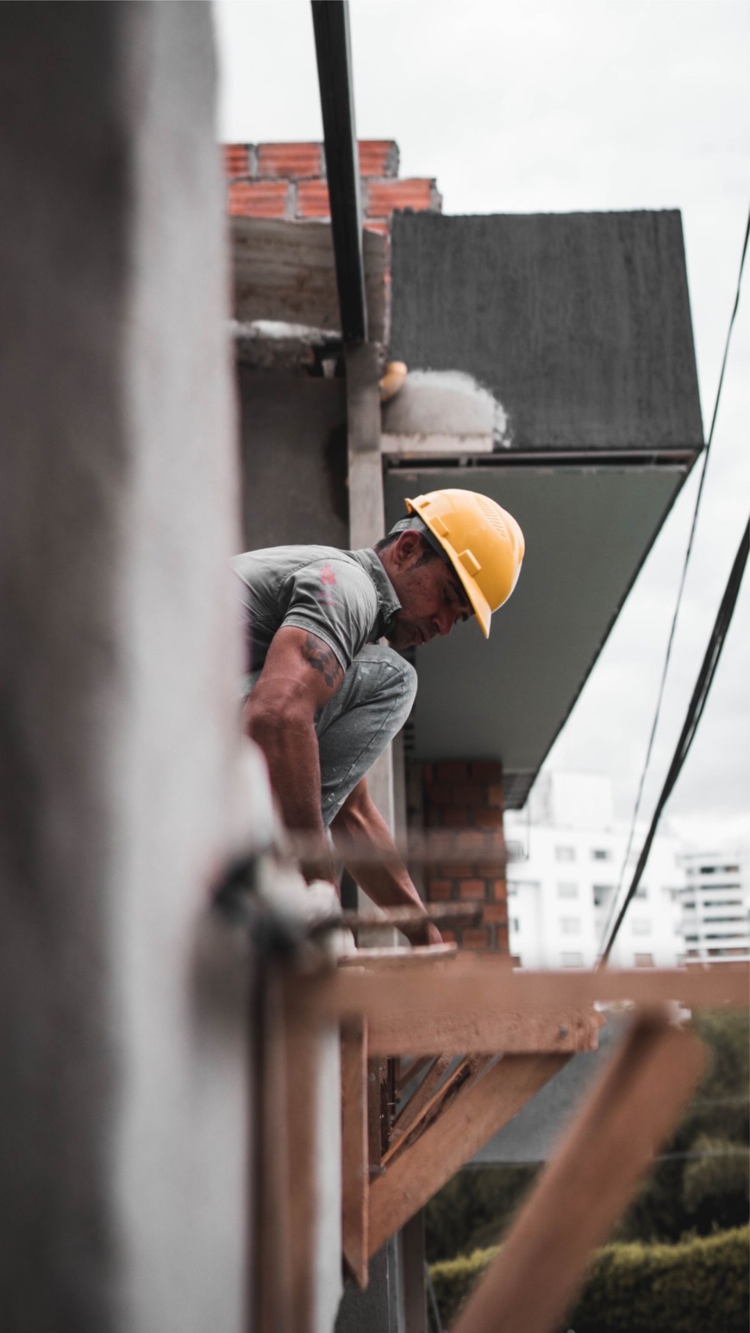 MAIRS specialist working on a commercial building site